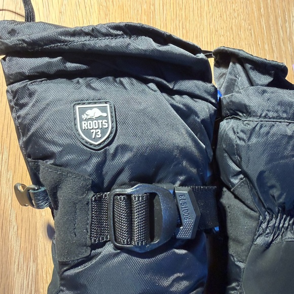 Black Roots Mittens - Picture 6 of 10